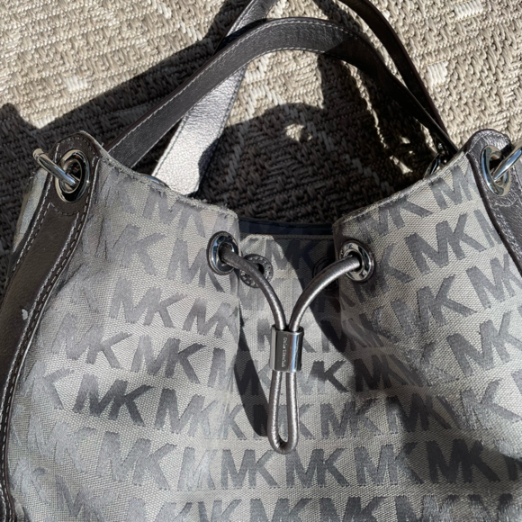 Michael Kors MK gray Drawstring Shoulder bag - Picture 3 of 10